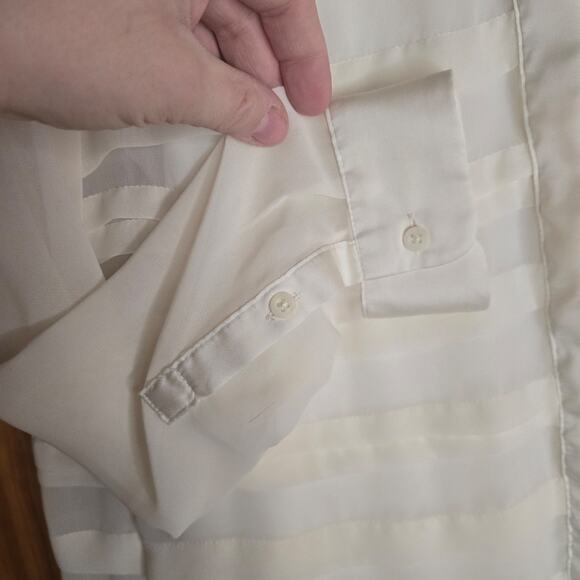 Elle Cream Satin Peter Pan collar button down shirt Size Small - Picture 3 of 4